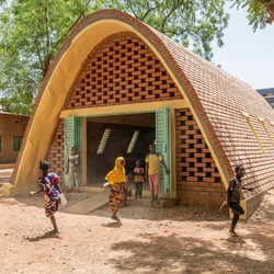 La Classe Rouge: sustainable architecture for Niger schools  ... Image 1