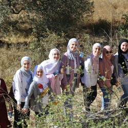 In Palestina l’inziativa Walk &amp; Talk riunisce i giovani per  ... Immagine 5