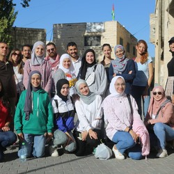 In Palestina l’inziativa Walk &amp; Talk riunisce i giovani per  ... Immagine 7