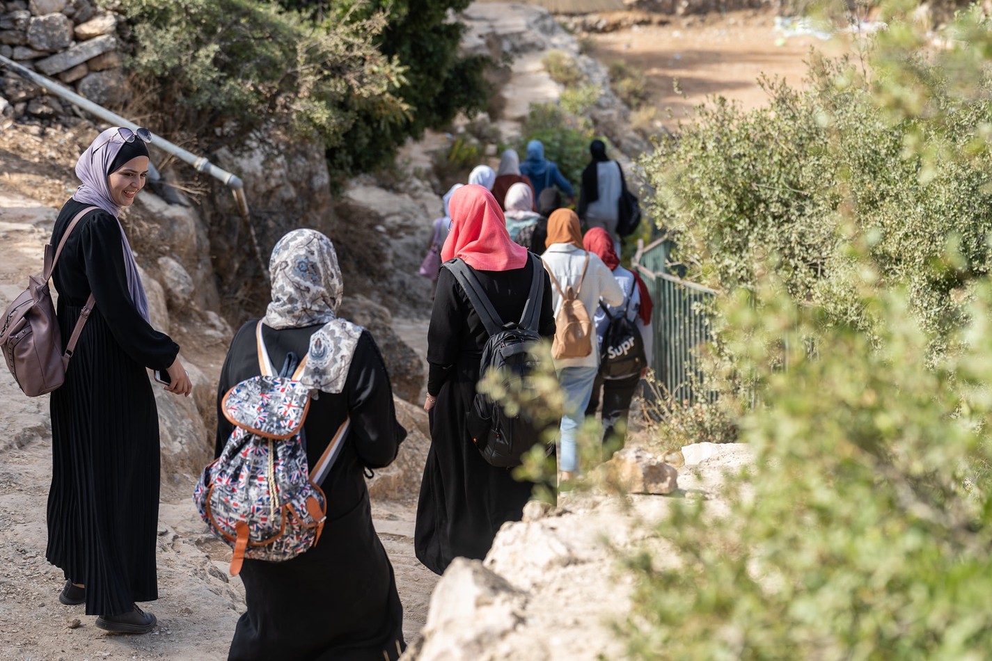In Palestina l’inziativa Walk & Talk riunisce i giovani per studiare business durante escursioni all’aperto